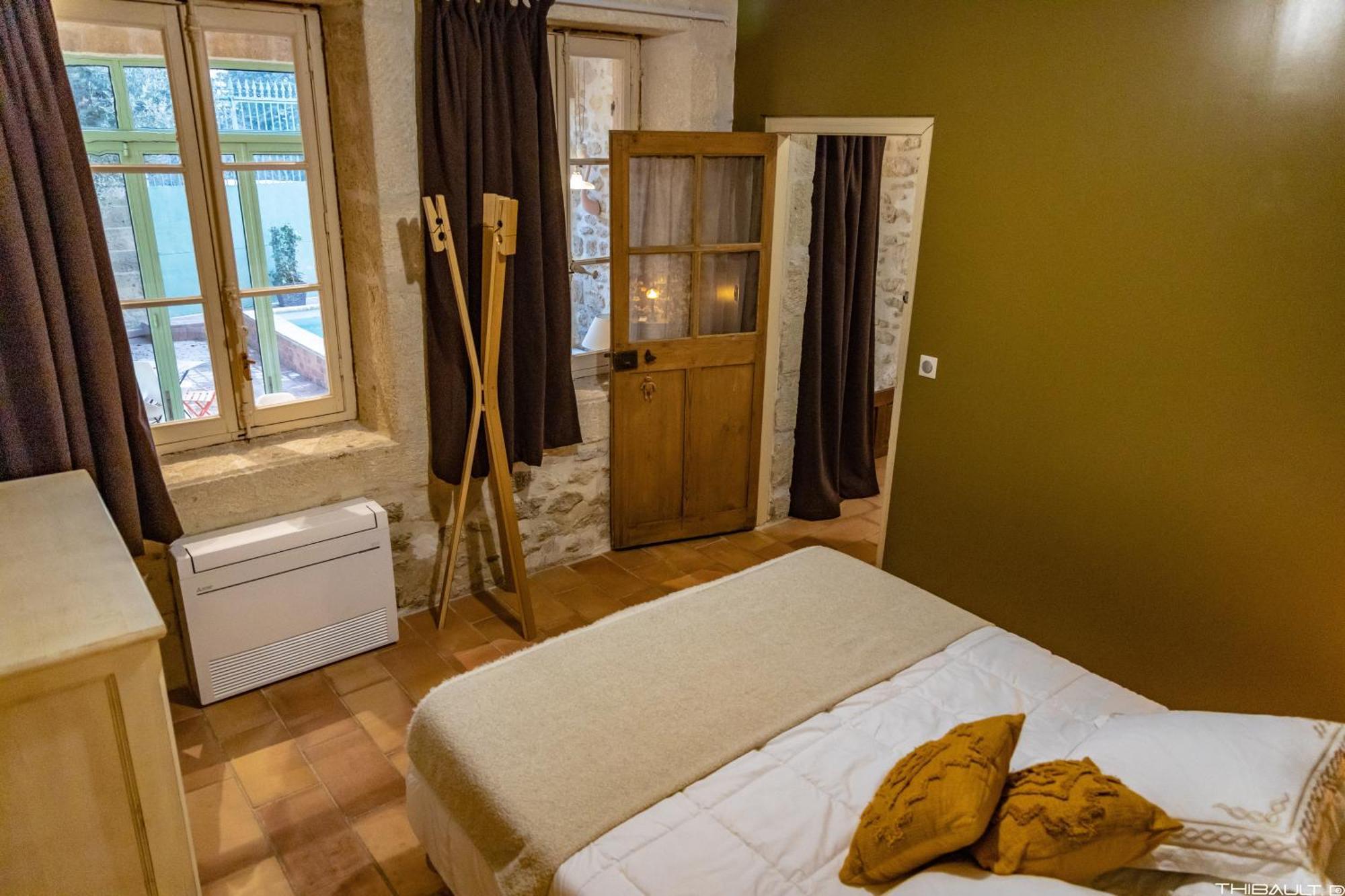 LA DEMEURE Bed&Breakfast Aubais Extérieur photo